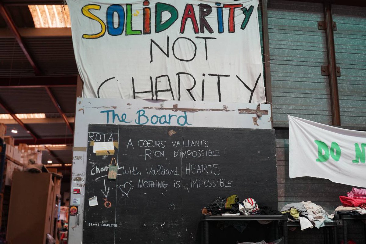 Nous rencontrons les associations @Utopia_56 @AubergeMigrants et Osmose qui sont des îlots d’humanité dans l'océan de violence des politiques migratoires 🇪🇺. Elles nous ont alertés sur l'abandon des réfugiés, la militarisation des frontières et la criminalisation des bénévoles.…