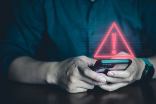 We waarschuwen voor een nieuwe geval van phishing: een aantal ondernemers meldt ons dat ze telefoon krijgen van zogezegd de online betalingsdienst <a href="/PayPal/">PayPal</a>  met de vraag om een bedrag van 634 euro goed te keuren door op een keuzemenu te drukken.

Ga hier niet op in, dit is fraude!