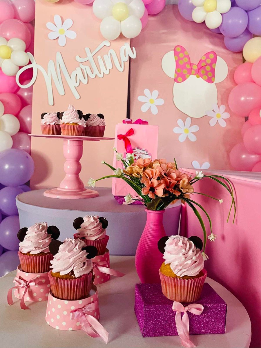 Take a look at this cute Minnie Mouse 1st birthday party! The dessert table is so pretty! catchmyparty.com/parties/martin… #catchmyparty #partyideas #minniemouse #minniemouseparty #girl1stbirthdayparty