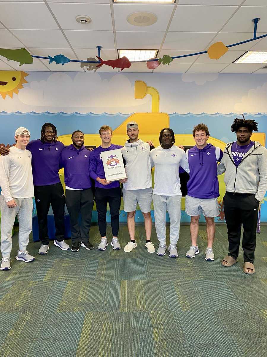 Great visit by the ⁦<a href="/PaladinFootball/">Furman Football</a>⁩ team to ⁦<a href="/theprismahealth/">Prisma Health</a>⁩ Children’s Hospital with ⁦<a href="/ValiantPlayer/">Valiant Player</a>⁩ So much fun and joy -the kids and families love it when ⁦<a href="/FurmanU/">Furman University</a>⁩ comes to visit! What great ambassadors the ⁦<a href="/FurmanPaladins/">Furman Paladins</a>⁩ athletes are!