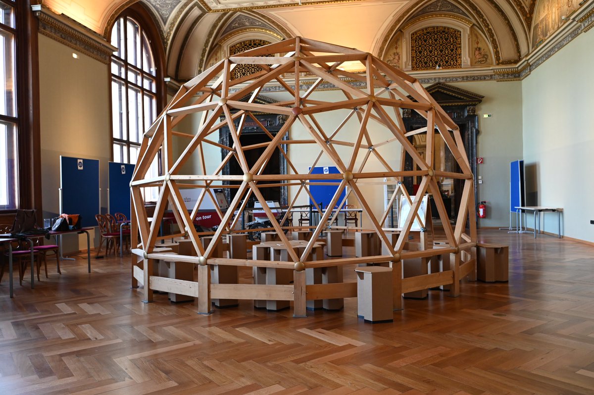 Aufbau unserer <a href="/EU_PublicSphere/">European Public Sphere</a> Kuppel im @NHM_Wien zum Citizen Science Day Morgen, 6. April ab 10Uhr gemeinsam mit <a href="/OIS_Center/">LBG OIS Center</a> Thema: Wissenschaft und Gesellschaft im Gespräch ig-eurovision.eu/event/wissensc…