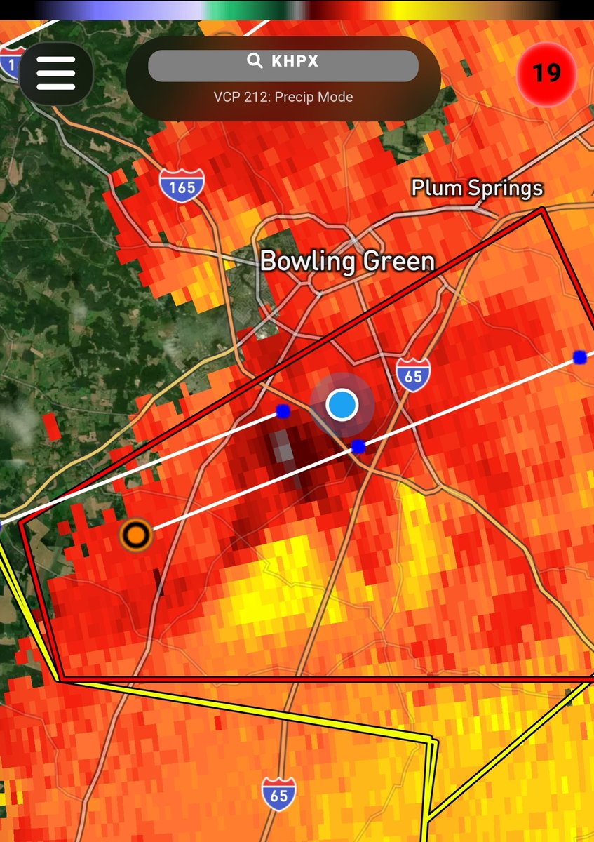 While Heather shot this video, I screenshot my doppler radar in velocity mode. About the same time, the wind made a noticeable shift in pitch for about 15-20 seconds. It's the 2nd time in a year that this almost identical scenario played out! @Kentuckyweather @wxornotBG