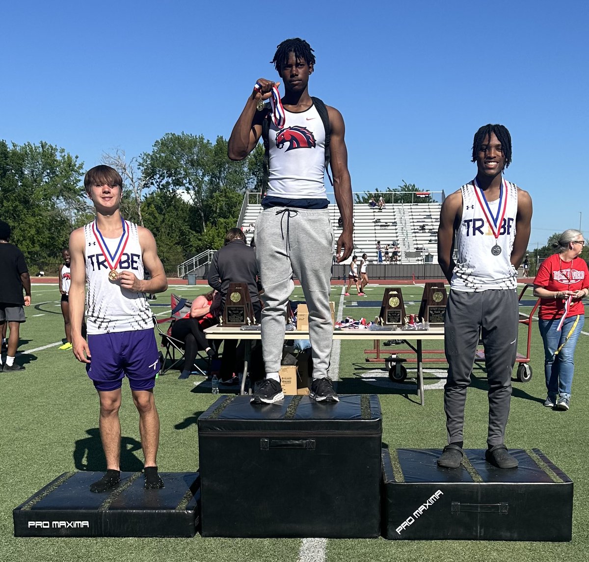 Junior DeUndra Foster Area Qualifier 110m Hurdles - 16.97 300m Hurdles - 43.44 Freshman Brenden Burgess Area Qualifier 110m Hurdles - 17.85