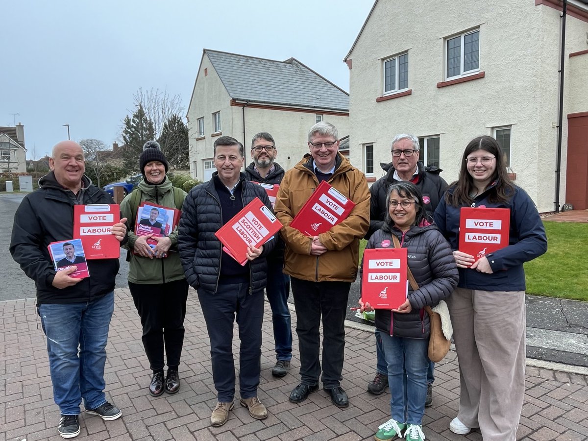 Good to spend the afternoon listening to and talking with voters in Dunbar with our ⁦@EastLothianCLP⁩ team. It’s hard to overstate just how scunnered voters feel right now with both the SNP & the Conservatives. And there’s a sense in East Lothian that it’s time for change