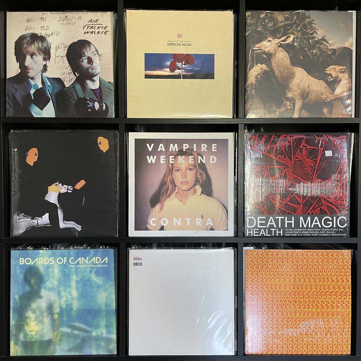 TONITE 9p @KOSURadio @thespyfm Welcome to April! Time for more new MGMT! Still need to get the new Vampire Weekend on vinyl. Is it good? I'm playing California English pt 1 & 2 tonite. TUNE IN 📻