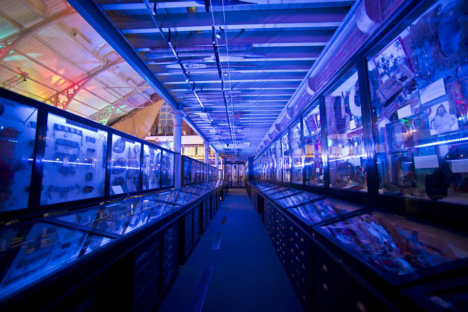 Enjoy @Pitt_Rivers and @morethanadodo after hours at our May Late Night: Water World event - meet the researchers, do activities, object handling & games, browse the galleries & enjoy music, lights & the bar! Fri 17 May, 7-10pm. Free but booking required. bit.ly/3VMh3cg