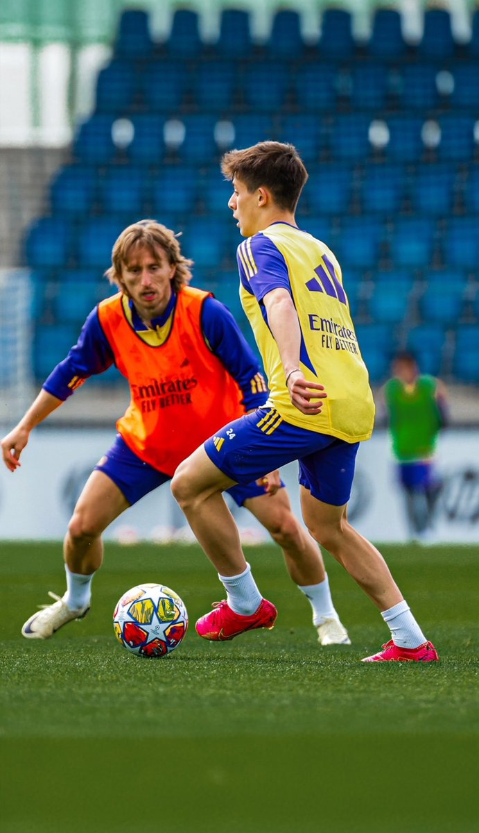 Bugünkü antrenmandan Luka Modric ve Arda Güler 🎩 🪄
