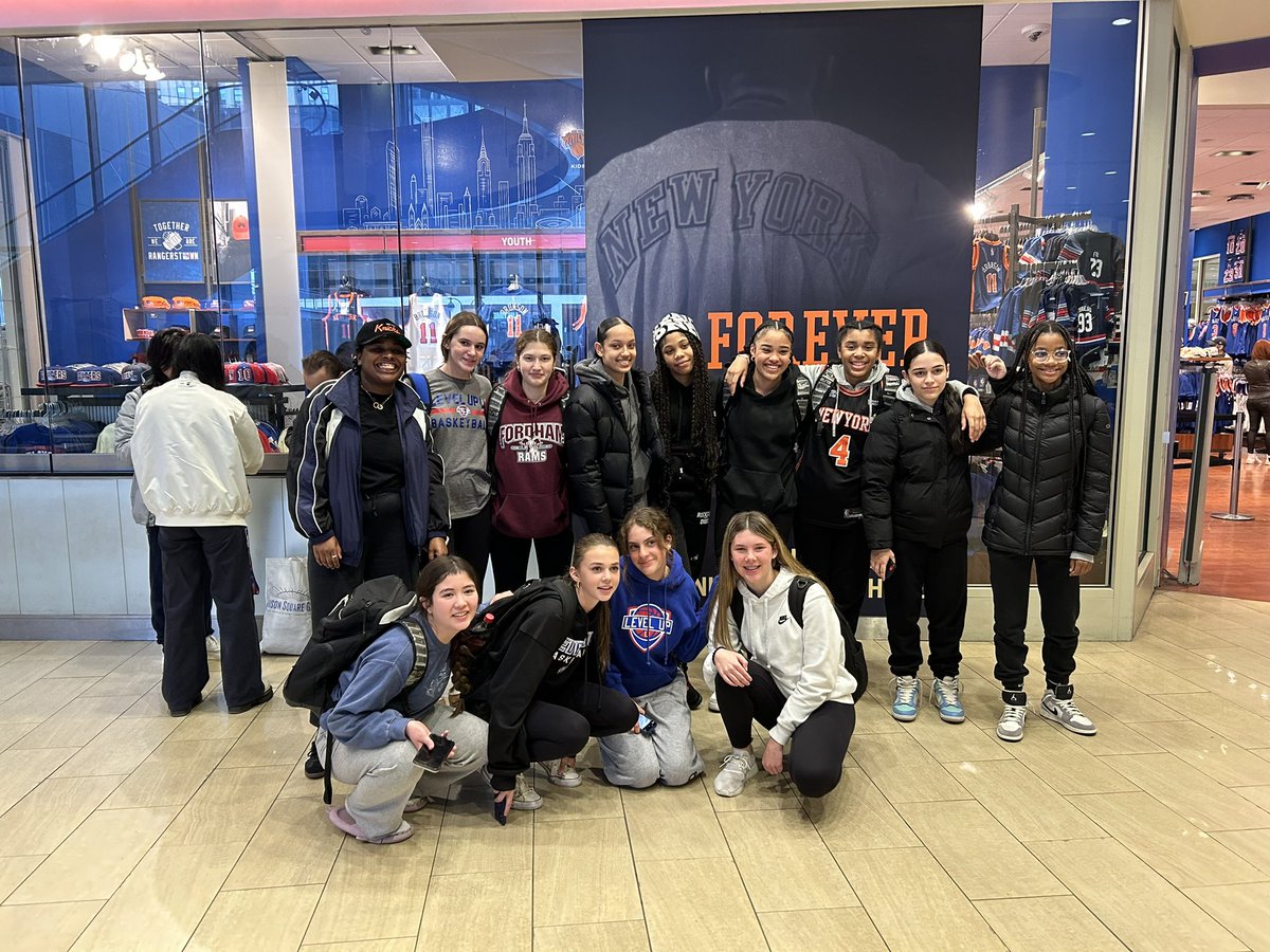 A very special night was had for some of our Level Up 8th Grade girls who got to play at MSG at halftime during the Knicks game last night. Big thanks to the @juniorknicks for an unforgettable night! Highlights to come..