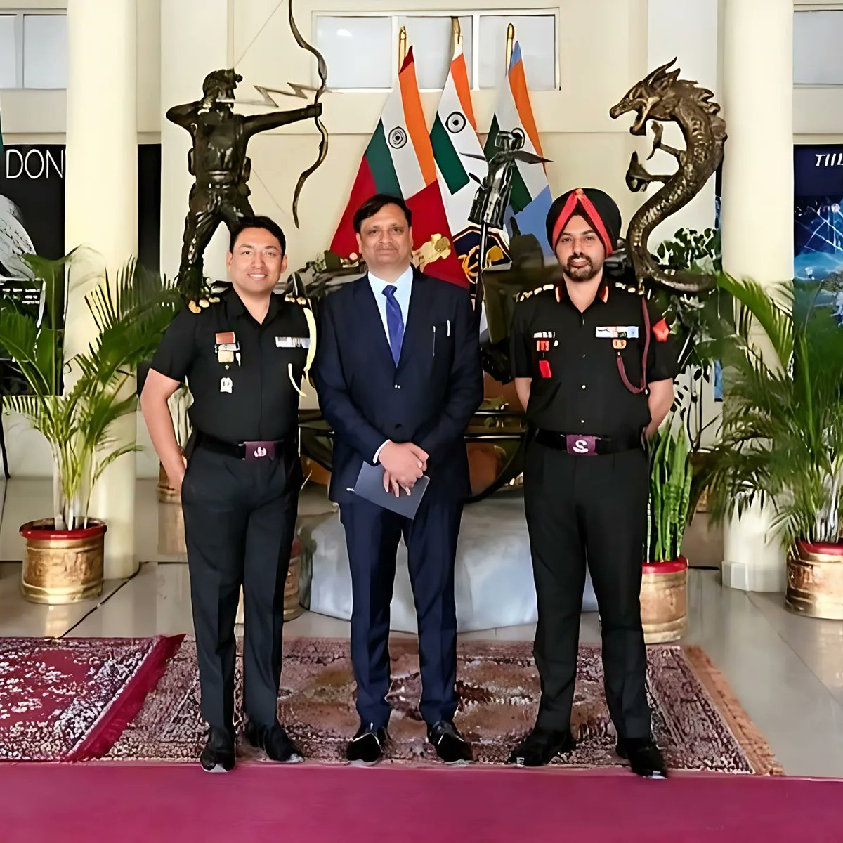 toppsoni's tweet photo. At Army War College, Mhow, Indore
Wd Lieutenant General Devendra Pratap Pandey https://t.co/2X9YKsRQDd