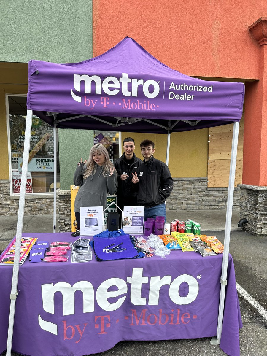 Customer Appreciation Event at Hosmer Metro by T-Mobile today! Stop on by and check out our deals! <a href="/JamesLeeWW/">James Lee</a> <a href="/gracewang22/">grace wang</a>