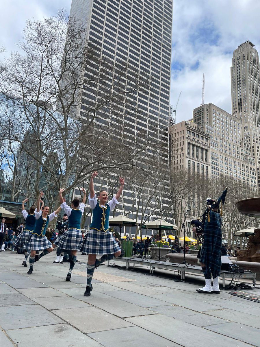 Ahead of #TartanDay, events in New York are in full swing. This morning, @VisitScotland updated members of our diaspora on exciting developments in Scotland’s tourism offer. Cabinet Secretary @AngusRobertson then honoured Scottish-US relations at the Bryant Park Observance.