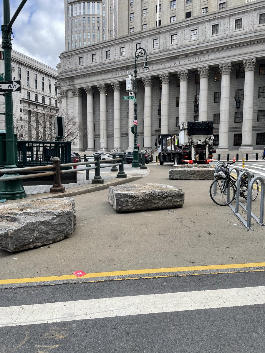 🫡 to the real heroes of municipal government: the @NYC_DOT contractors installing these boulders (and whomever approved this) to combat the most flagrant @placardabuse spot in the city.