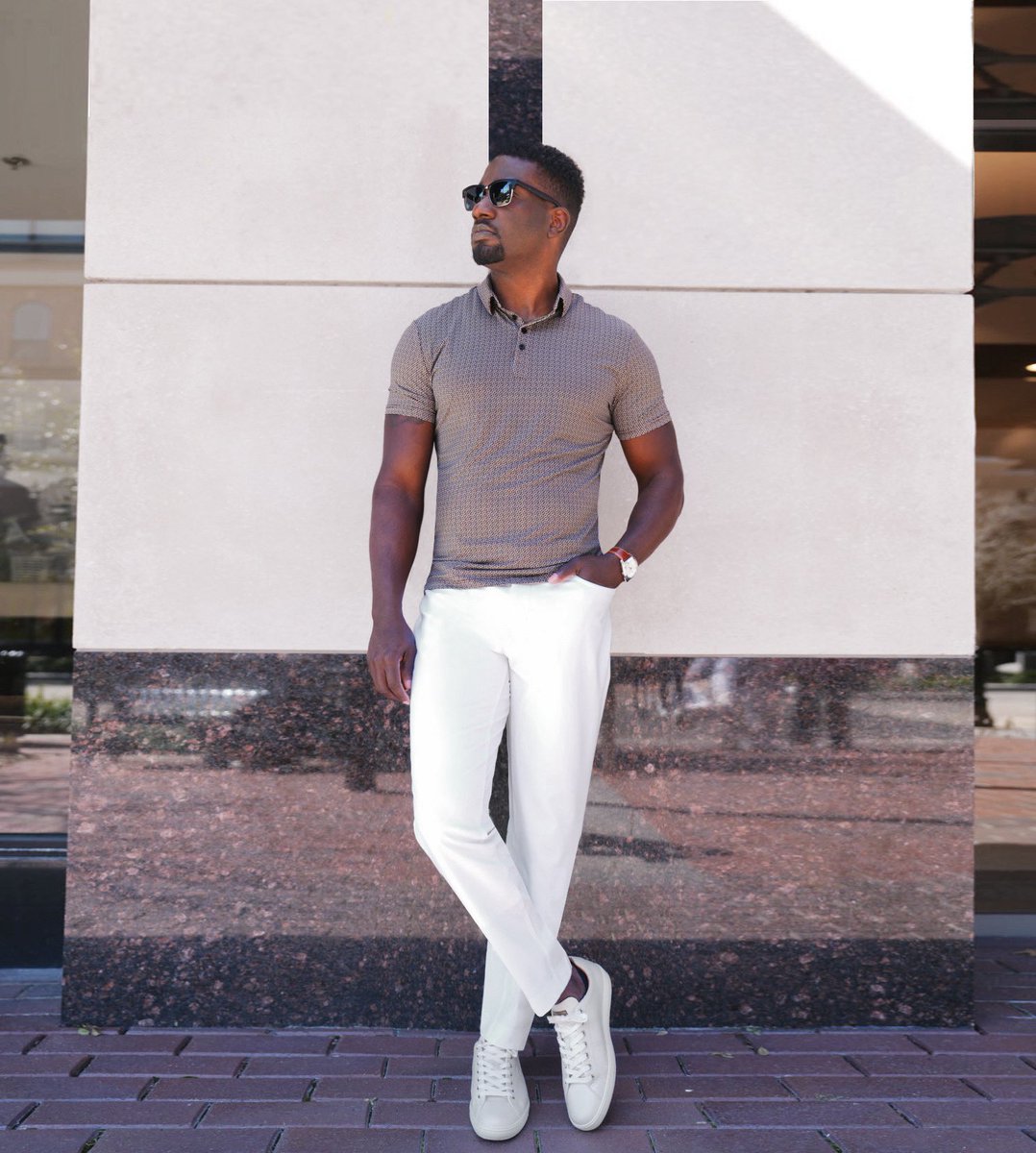 Spring must-haves: Compliment our absurdly soft brown tech polo with a pair of crisp white chinos for an elevated spring casual look. #stateandlib #techchinos #athleticfitpolos
