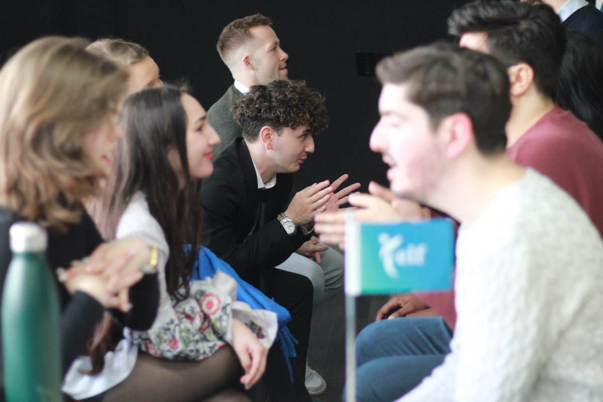 Next up, LYMEC Vice-President <a href="/AlexServais94/">Alexandre Servais</a> sets the agenda for the next two days and involves our 10 participants in a speed-dating session to get to know each other👇

#ELFevent