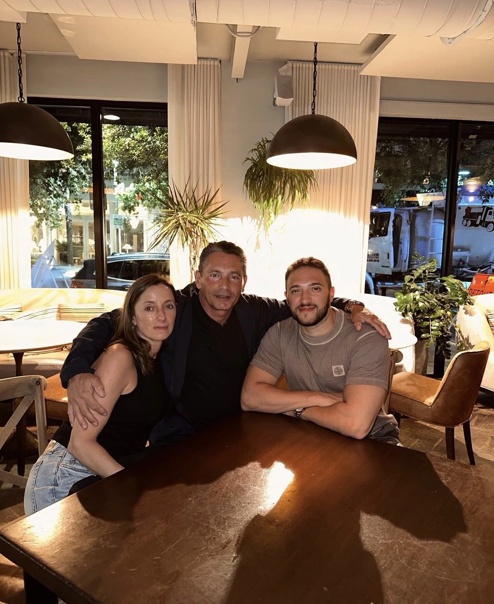 A great evening catching up with Brian Tappert & Meg who were the first industry people I spoke to when I was 12/13. I called their office religiously (which my parents loved seeing on their phone bill🇺🇸) seeking feedback. Their advice & support shaped my journey🙏🏼💙