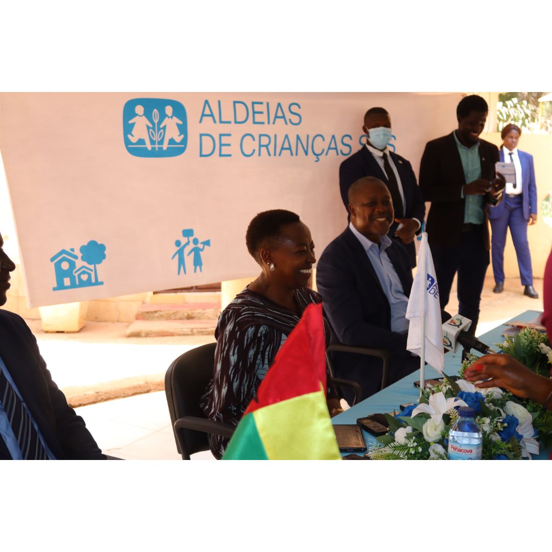 SOS_GUINEBISSAU's tweet photo. Today, we received a visit from Her Excellency Mrs. Rachel Ruto, the First Lady of the Republic of Kenya, who came to visit our children in the Bissau Village. 
@soscvWCNA https://t.co/nhFNCDJDUW
