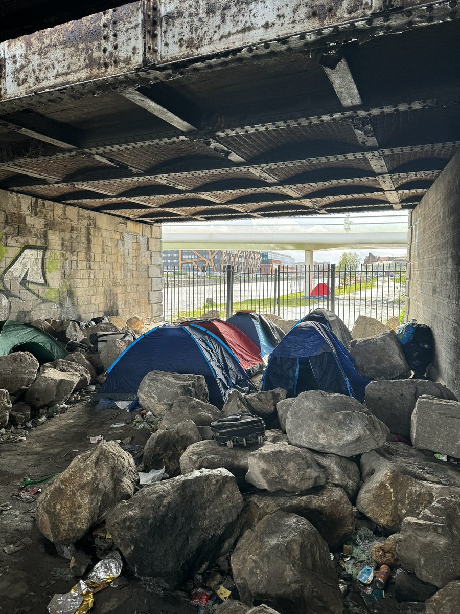 📍 Déplacement à #Calais « À cœurs vaillants, rien d’impossible ! » c’est avec ces mots que nous sommes accueillis par @AubergeMigrants, @Utopia_56, Refugee Women’s Centre et Osmose 62 qui font un travail considérable pour préserver la dignité de celles et ceux qui ont tout…