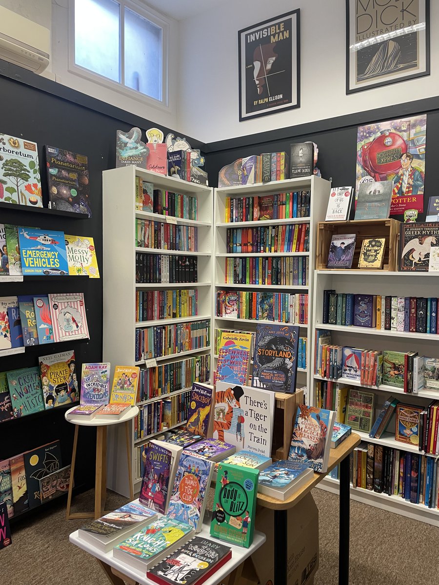 What better way to spend an afternoon than book shopping? Last week, we visited @HareandHawthorn Bookshop, a gorgeous bookshop located in the heart of Hastings old town. Home to a fantastic array of titles, gifts & greeting cards! Definitely worth a visit! 📚 #choosebookshops