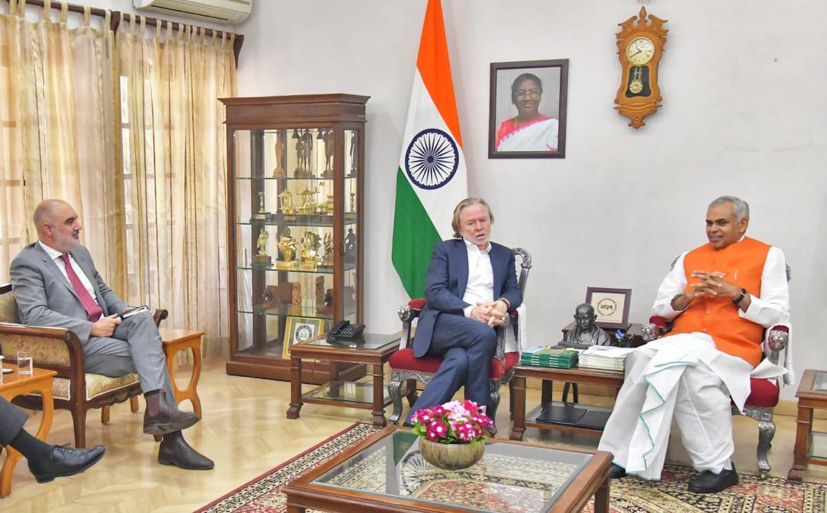 Together with @AusCG_Mumbai Paul Murphy, I had good meetings with the @CMOGuj @Bhupendrapbjp and @GovernorofGuj @ADevvrat. Discussed Australian branch campuses, roof top #solar, #renewables technology and #agriculture. Plenty going on between #Australia & #Gujarat. 🇦🇺🇮🇳 #dosti