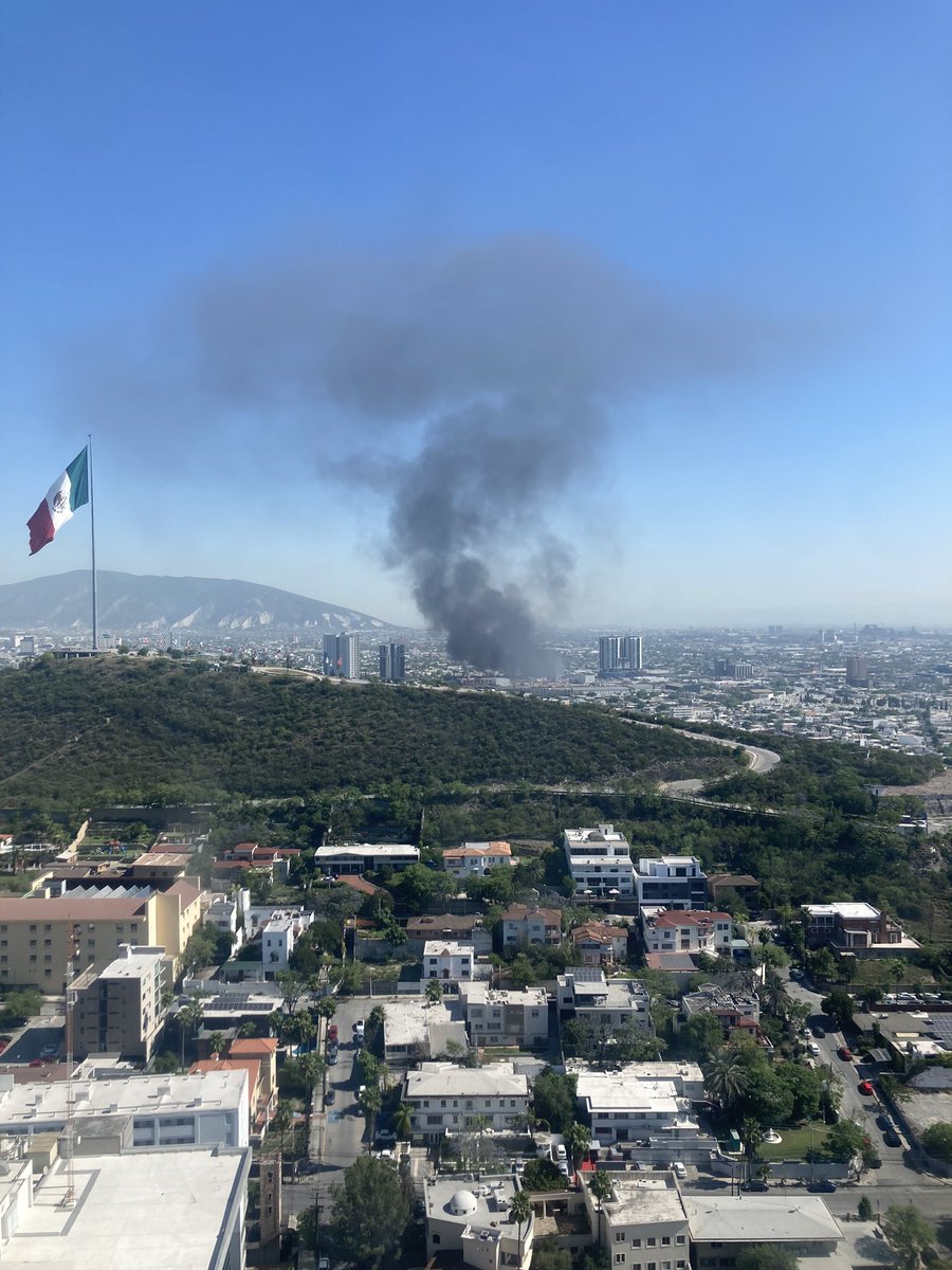 DiegoEG's tweet photo. Que vengan los bomberos que se está quemando 
@Cicmty @PC_NuevoLeon @pc_mty https://t.co/ig4FMYwGU6