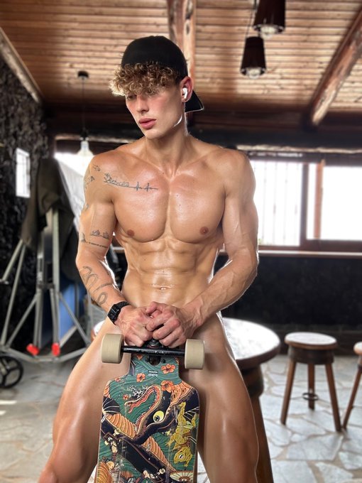 New video just dropped.  Join me in the skateboard free zone.. 🔞 https://t.co/gs2iCyLOVB<a href="/tag/staytuned"class="tags"><span>#staytuned</span></a>