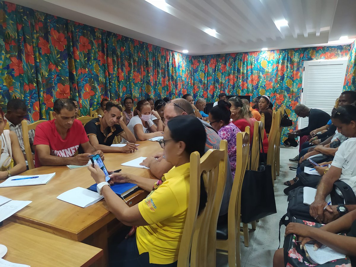 Se realiza en la <a href="/dmeguama/">Dirección Municipal de Educación Guamá</a> reunión con directores correspondiente a el mes de Abril como parte de la preparación. <a href="/CubaMined/">MINED</a> <a href="/dpeStgo/">DGE Santiago de Cuba</a> <a href="/SantiagodeCuba/">Santiago de Cuba</a> #guama