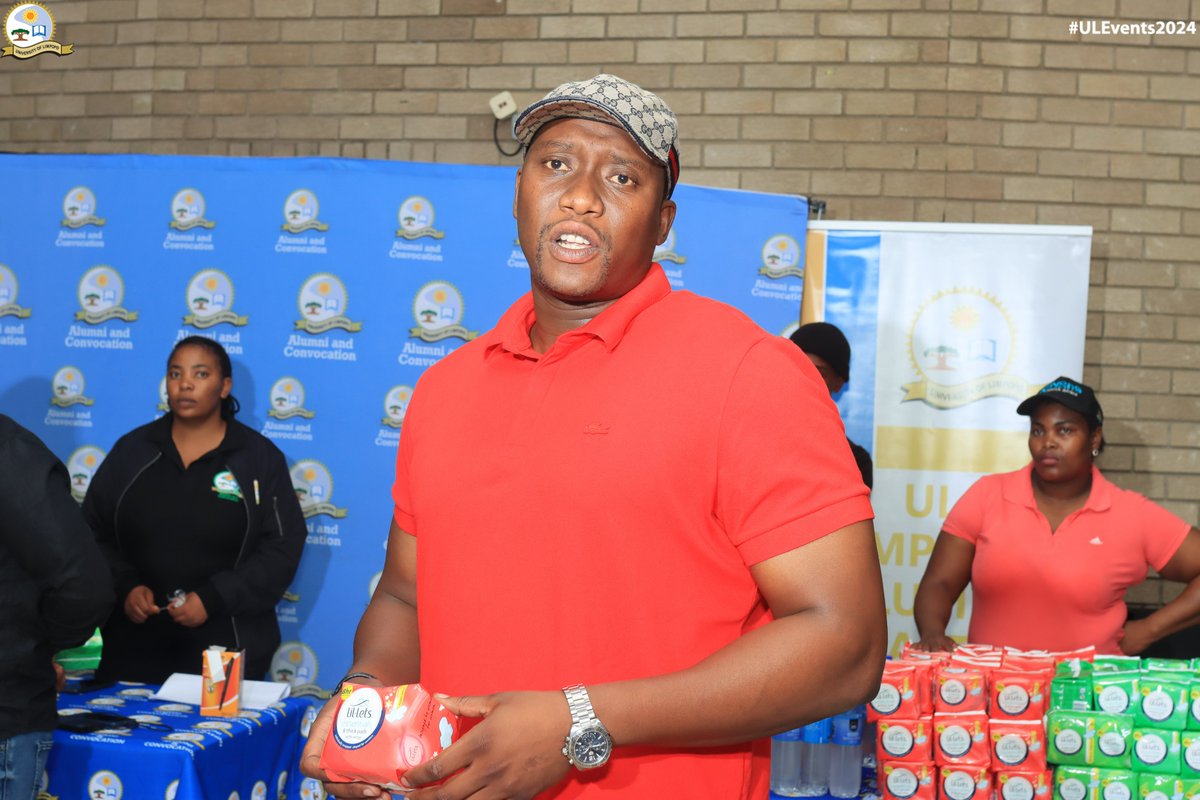 ULvarsity's tweet photo. As part of the "Adopt and Mentor UL Postgraduate Students" programme, Mr Lekoko Nkadimeng, Chairperson of the Limpopo Chapter, hands over sanitary pads to students during Sanitary Towel Drive.
#ULEvents2024 #ULTurns65 #ULAlumniReconnect https://t.co/04zJoW2KWJ