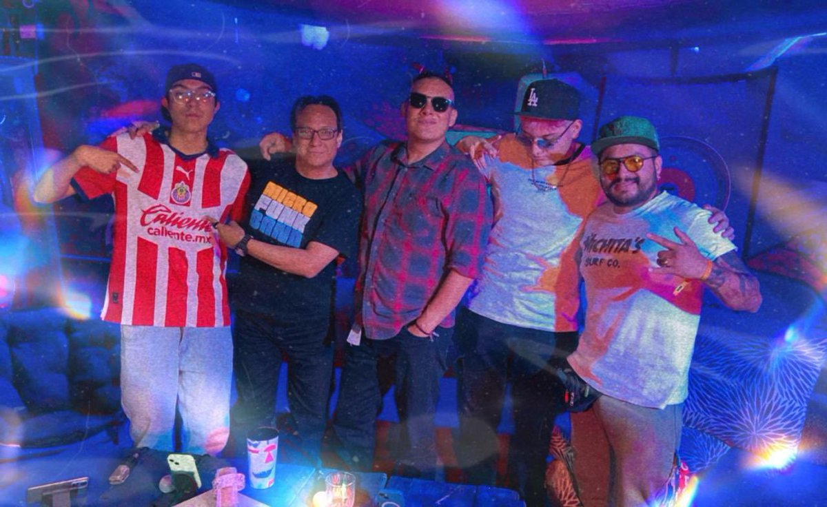 Muchas gracias a BEAT G y JAY T que nos acompañaron ayer jueves en #LoQueDureElCartón desde la Terraza EMERGENTE del Foro Cultural MERY JANE. 

Pueden ver la entrevista completa por FACEBOOK en los perfiles de LO QUE DURE EL CARTÓN y CONECTANDO MUNDOS-EMERGENTE.

#cerveza #beer