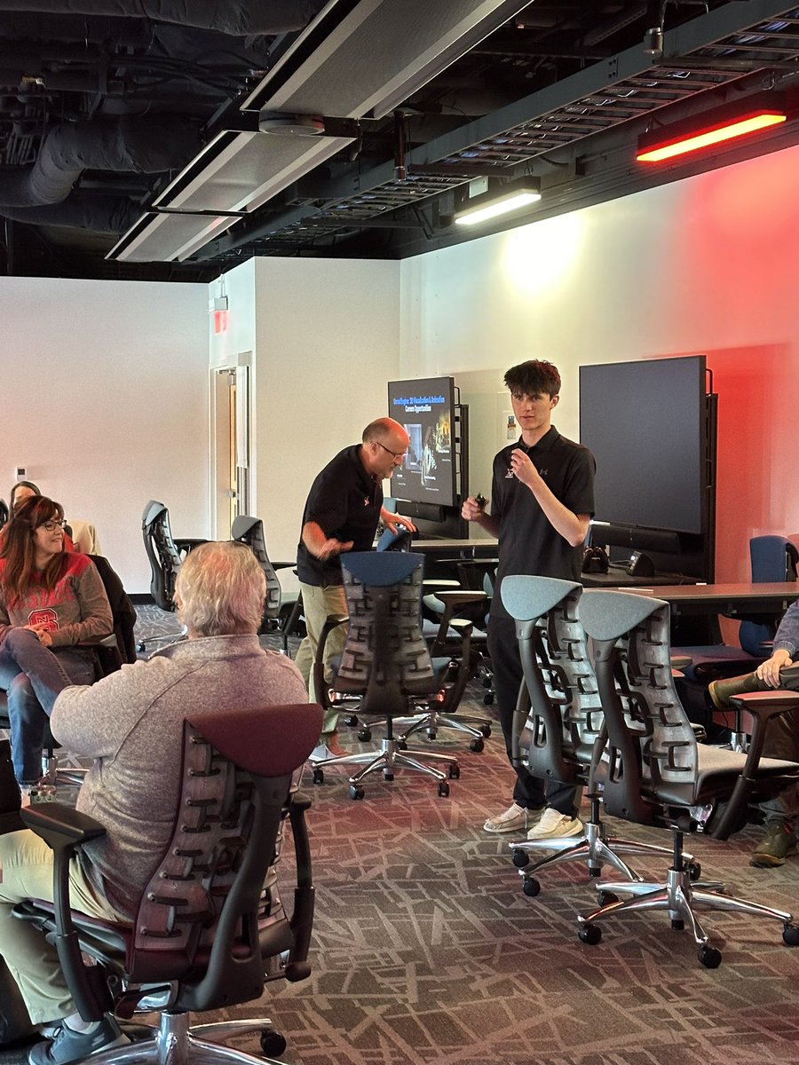 mr_isaacs's tweet image. Let’s gooooo! Working with a great group of dedicated North Carolina educators at @NCState learning about #interactive3d and #photogrammetry with @UnrealEngine and @Twinmotion

#Wolfpack #NCState #games4ed @cleverlike