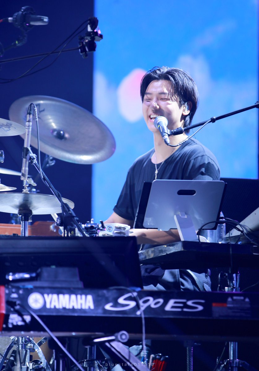 bluestars011410's tweet photo. 04/05/24 CNBLUENTITY in Kaohsiung Day1 💙

Happy drummer 💙🥁🥰
@MR_KANGGUN

#KANGMINHYUK 
#CNBLUE https://t.co/osLU9esFvS