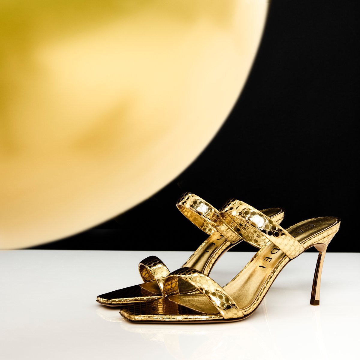 It’s time to shine with our new Atomium Superblade mule. #CasadeiWorld casadei.com/en/new-arrival…