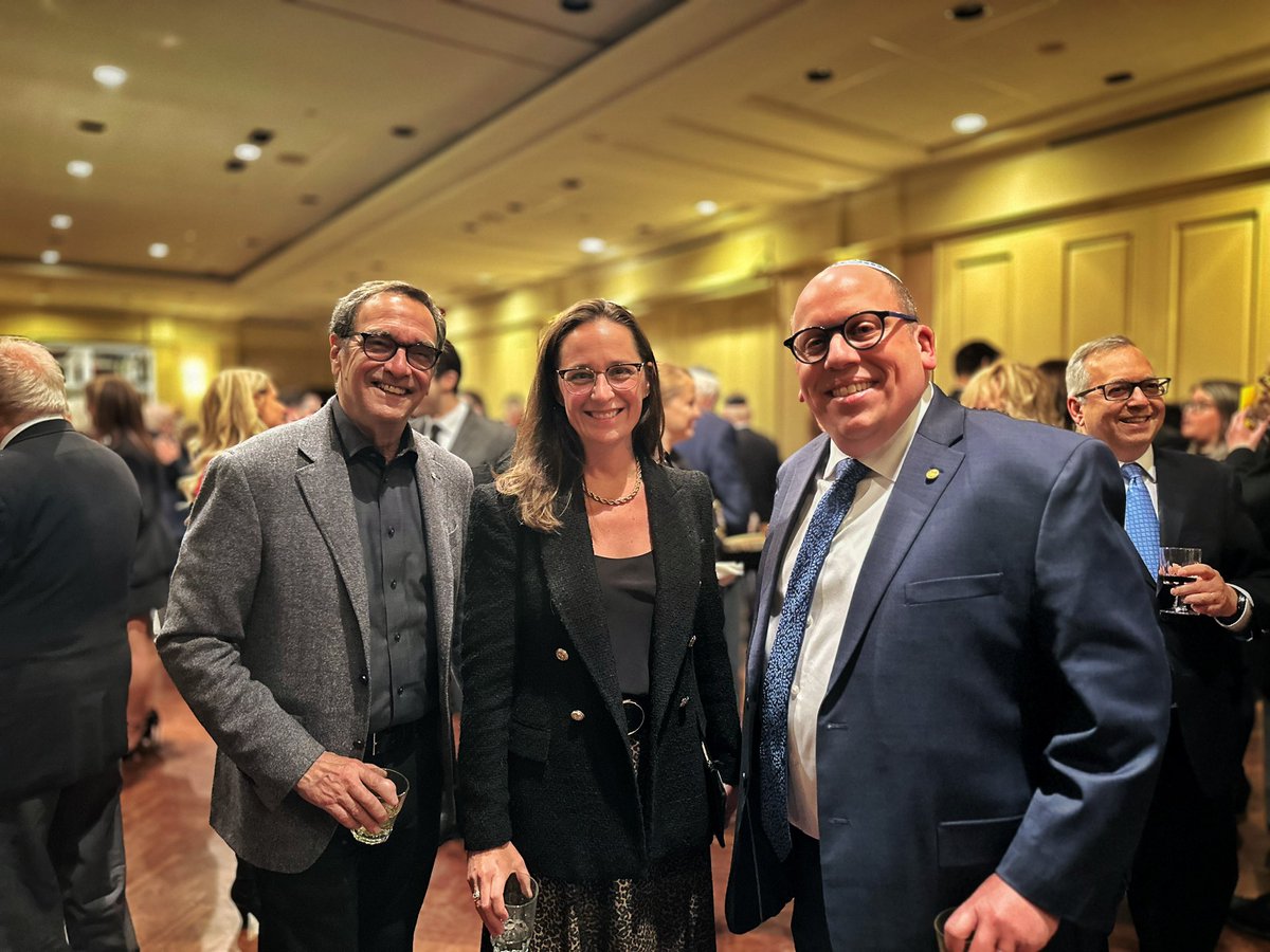 Great to be with @AHousefather to celebrate the Lord Reading Law Society's 75th anniversary last night! The Society is an important support for Jewish legal professionals in Quebec - I'm proud to have celebrated this milestone with them.