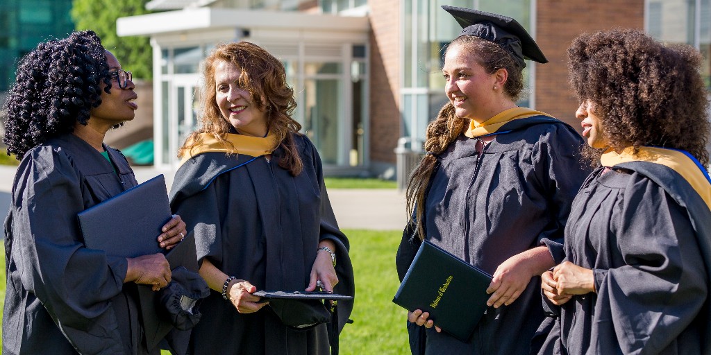 SocialWork@Simmons MSW students who pursue a Mental Health Practice certificate can expect to work with clients with severe and concurrent mental health conditions to manage symptoms and achieve wellness and recovery. Learn more: bit.ly/3rVLb3z