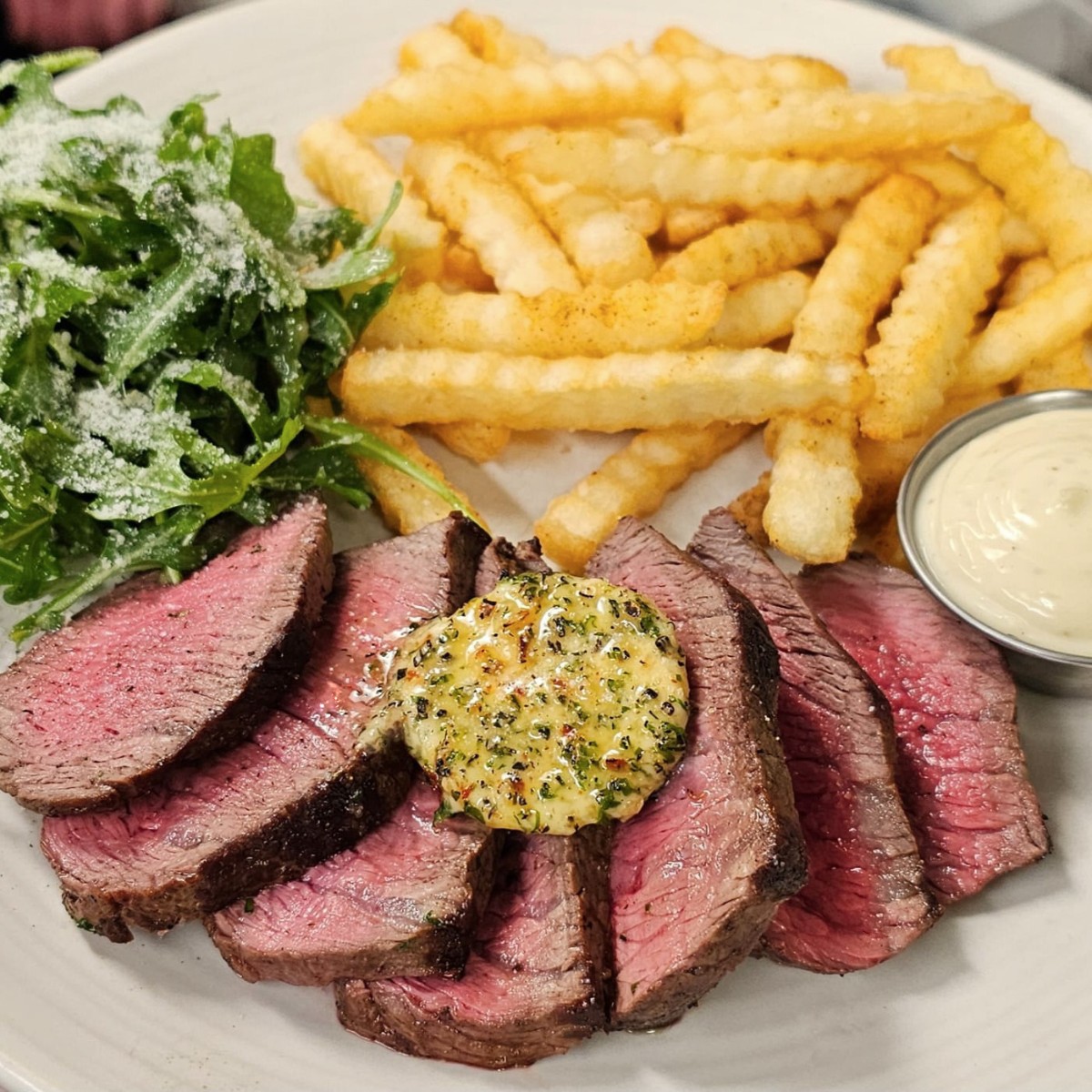 Our kitchen crew is really raising the steaks with this dinner feature 👀 Come out and start your weekend off right with a top sirloin, fries, garlic aioli, arugula salad, and garlic, chilli and herb butter!
