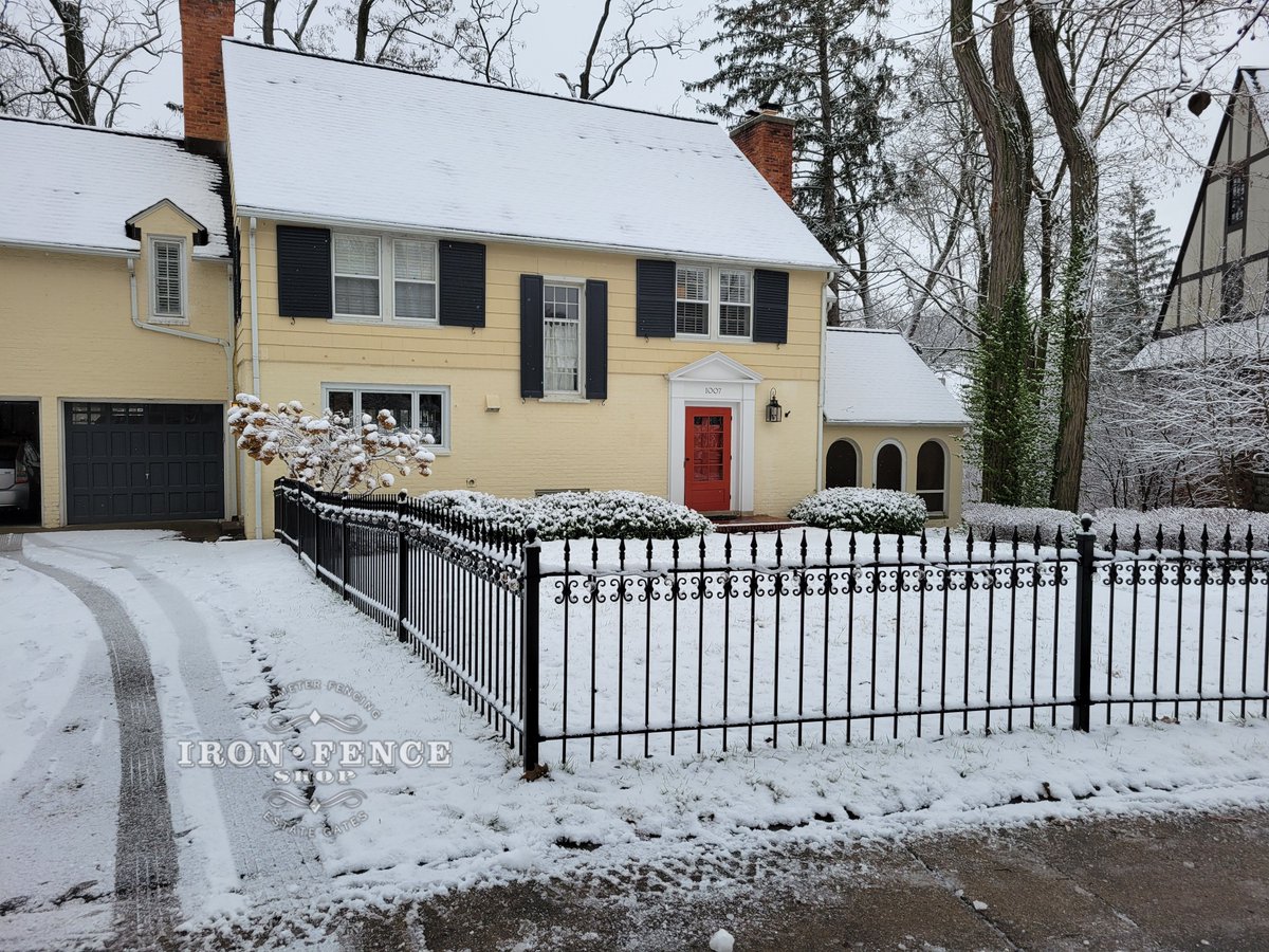 Winter or summer, our arched gate and iron fences make the perfect addition to your front yard curb appeal! 

#IronFenceShop #ironfence #frontyard #curbappeal #frontgate #gatedyard #fencedyard #winterwonderland