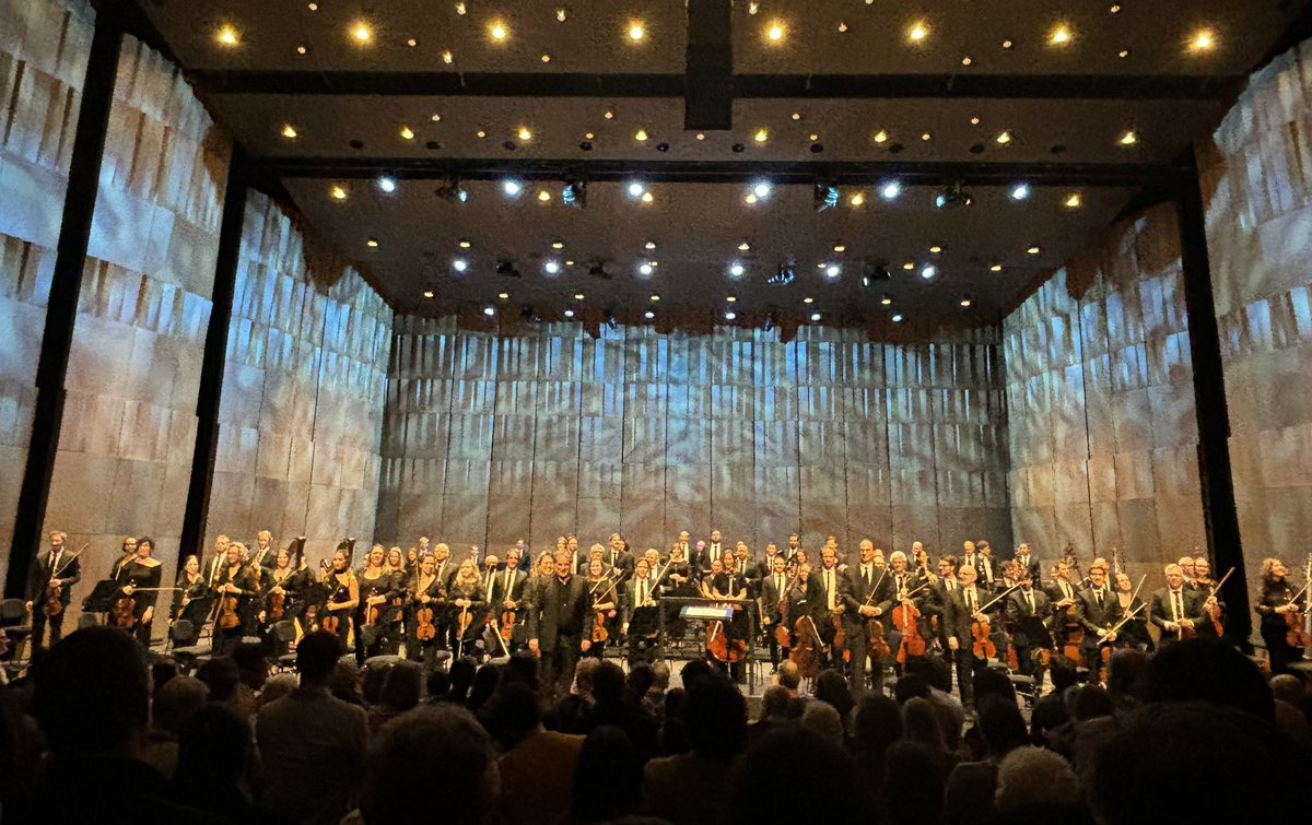 Fantastic concerts this week with @NACOrchCNA and @johnstorgards! A Shostakovich 5 of tragic grandeur with an absolutely heartbreaking conclusion. Also The Lark Ascending beautifully played by Jessica Linnebach, and an elegantly nimble Mozart 40. 👏👏👏