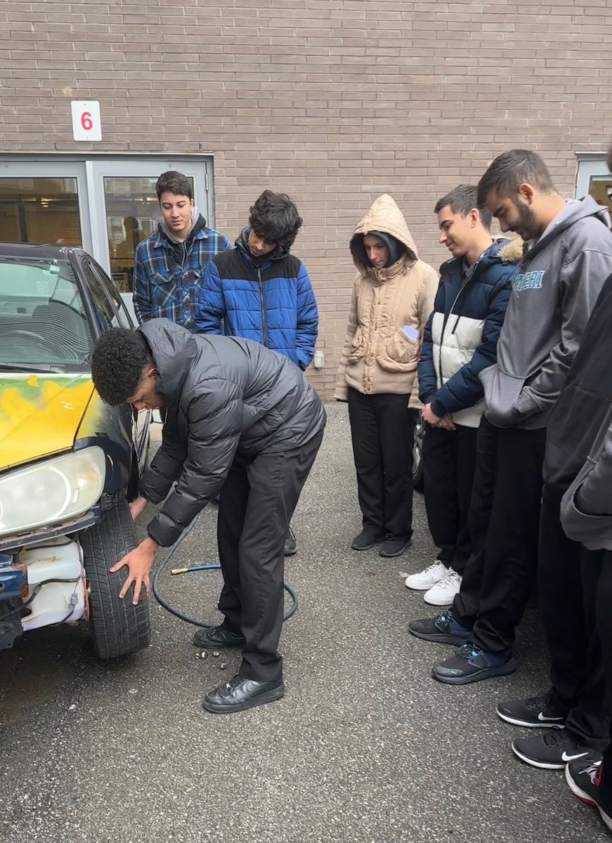 Some of our auto students working on a tire change 🚗🛠️⚙️#SKTech #Pathways