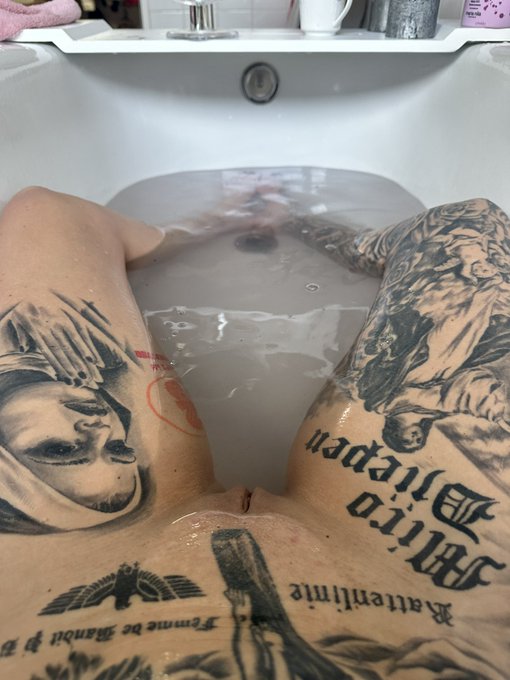 Was gef&auml;llt Euch besser? https://t.co/kvsHpPvhF1<a href="/tag/camzeiten"class="tags"><span>#camzeiten</span></a><a href="/tag/verf%C3%BCgung"class="tags"><span>#verf&uuml;gung</span></a>