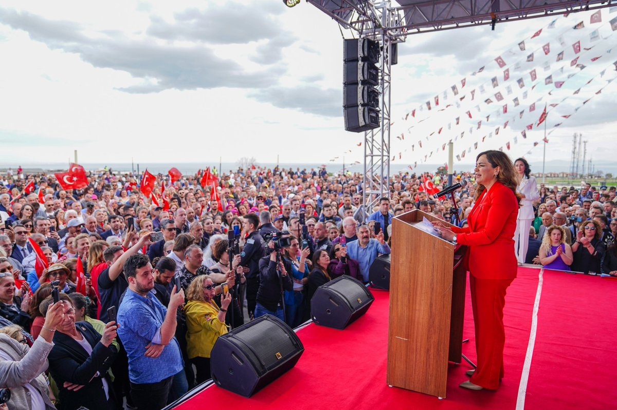 Tekirdağ’ımda ilk kadın Büyükşehir Belediye Başkanı olduğum için çok mutluyum, gururluyum!

Bugün görevi başkanımız Sayın Kadir Albayrak’tan teslim aldım. Tekirdağ’ımıza hizmet yarışında Kadir Başkanımızdan aldığım bayrağı daha ileriye taşıyacağım.

Hemşehrilerimize verdiğimiz