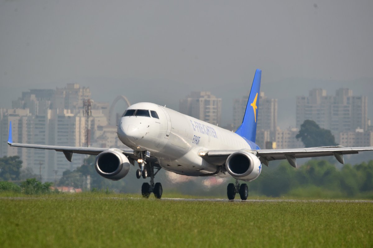 🔴 Embraer's first E190F has successfully completed its test flight. The first converted E-Jet, now E-Freighter, flew above in São José dos Campos, Brazil, for around two hours. The first flight is part of a series of evaluations that Embraer is conducting. #Airways #Industry