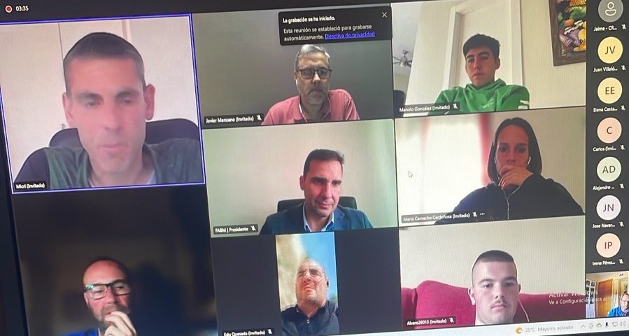 Seguimos con la formación en #BalonmanoPlaya. 

Hoy hemos presentado el Curso de Monitor de Balonmano Nivel I con una espectacular acogida de alumnos. 

Seguimos creciendo en futuro!!! 
<a href="/FAndaluzaBM/">Federación Andaluza de Balonmano</a>
<a href="/DeporteAND/">Deportes Andalucía</a>