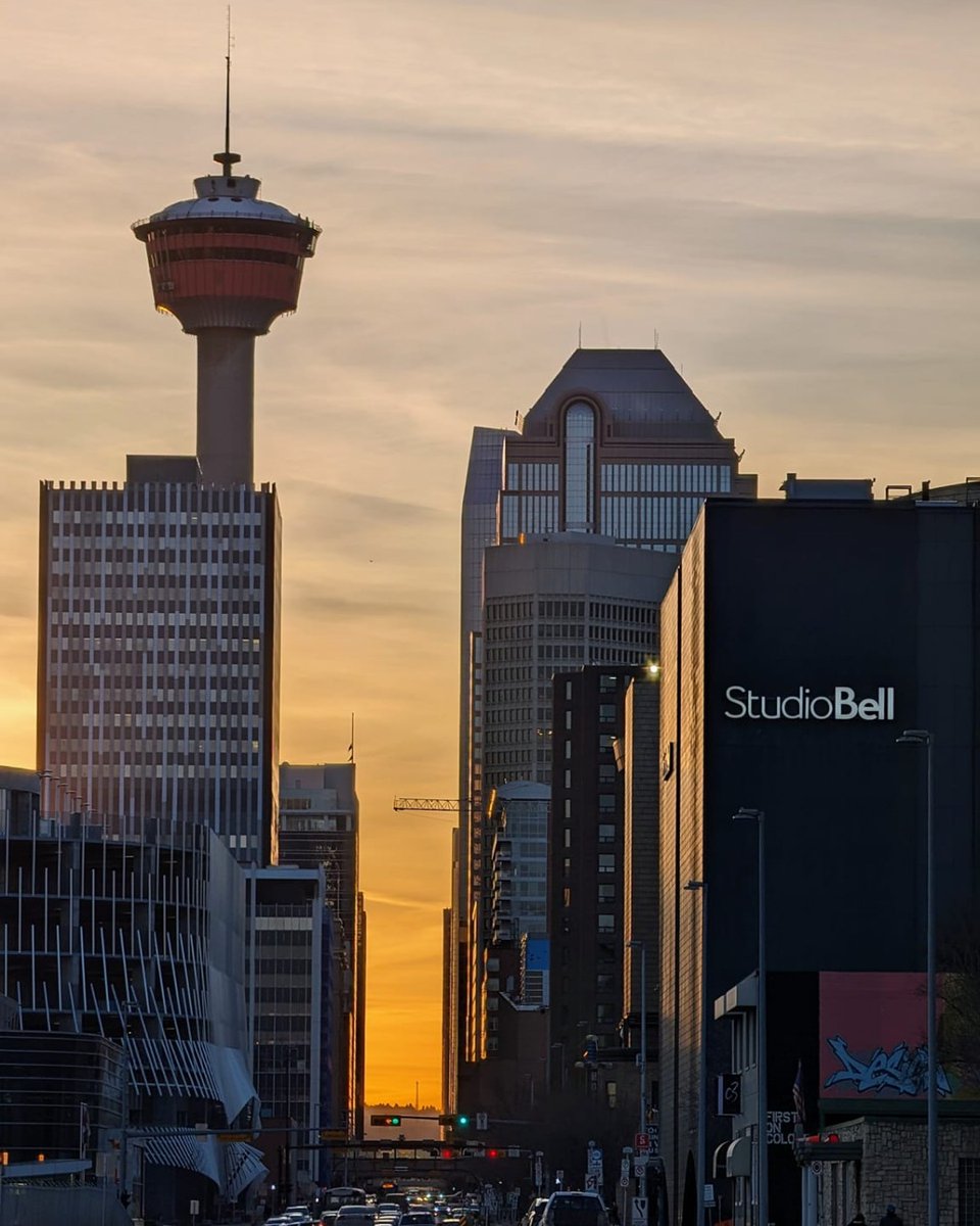 Those sunset views 😍 📷 @cmcalgary