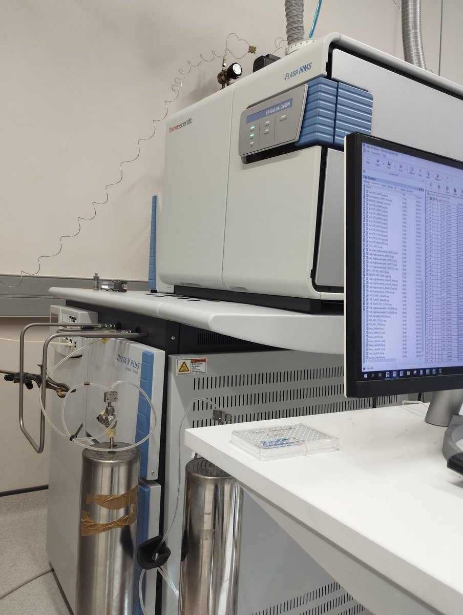 End of my visit to the Stable Light Isotope Laboratory of <a href="/UCT_news/">UCT</a> for the acquisition of our carbon and nitrogen isotope values from Ross seals 🧪🦭. I can't wait to see what our data will tell us about their trophic ecology  🐟🦑🦐.