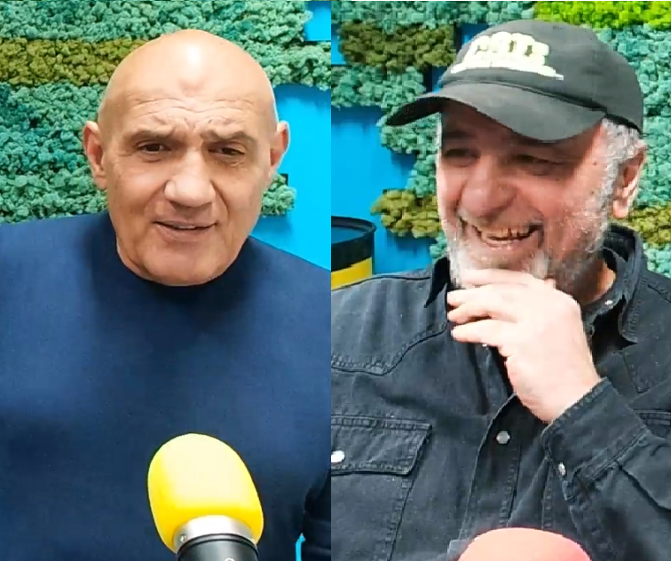 Alex_Peroni's tweet photo. #gemelli? non sembra, ma certo due #viteparallele a #101 e #105 e poi entrambi sui #102.5 @Alex_Peroni vs @gigio_dambrosio #maqualeradio on demand su https://t.co/d2sWnEMnMZ e su
https://t.co/zJF3aDWT9k https://t.co/fiFAlrnZCg