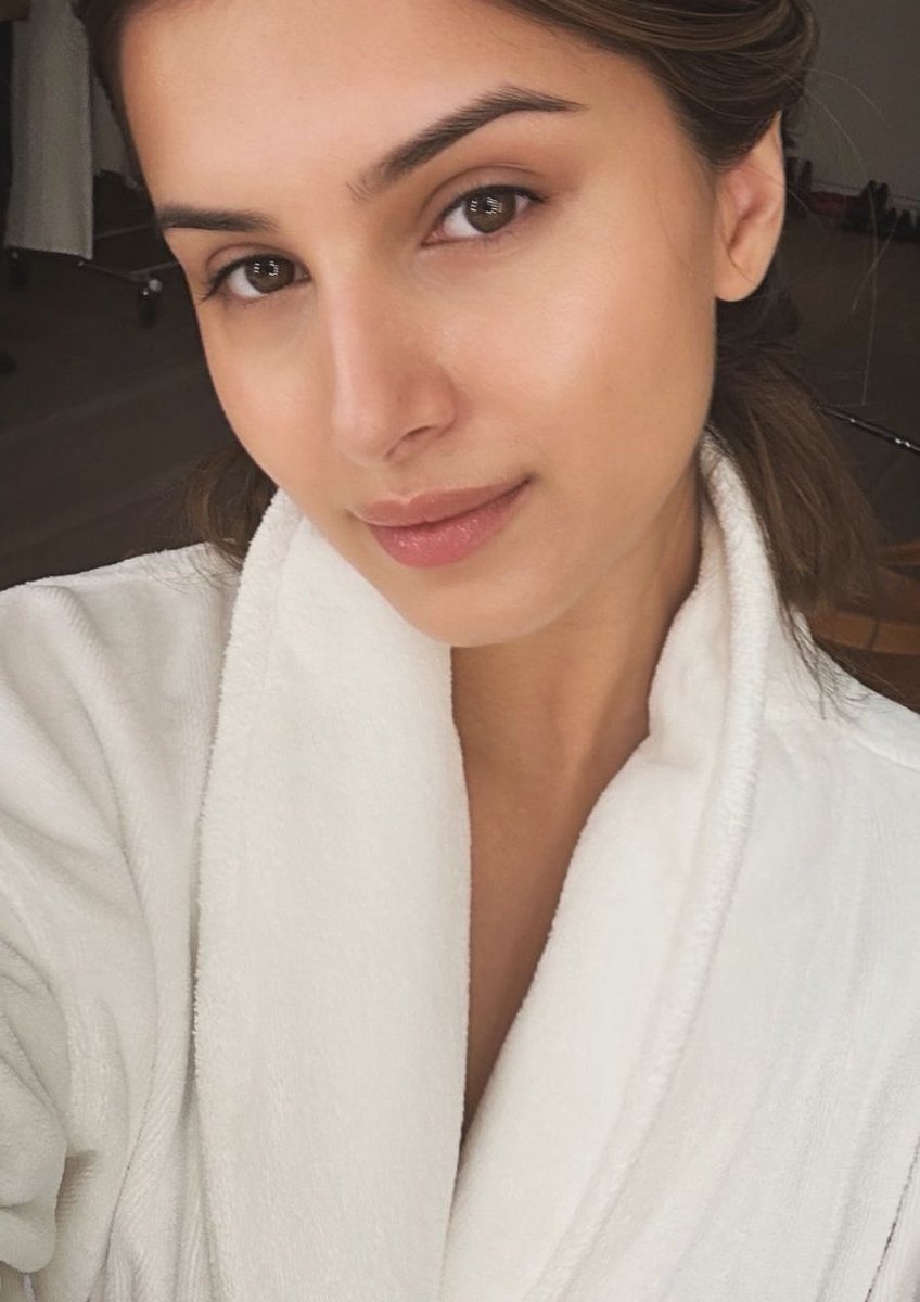 pretty woman 
#TaraSutaria