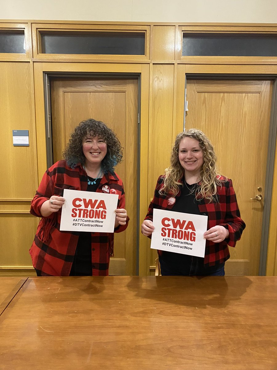 FordhamGSW's tweet image. FGSW members stand up in solidarity with our union siblings at AT&amp;amp;T and DirecTV West! 

#ATTContractNow
#DTVContractNow
#CWAStrong