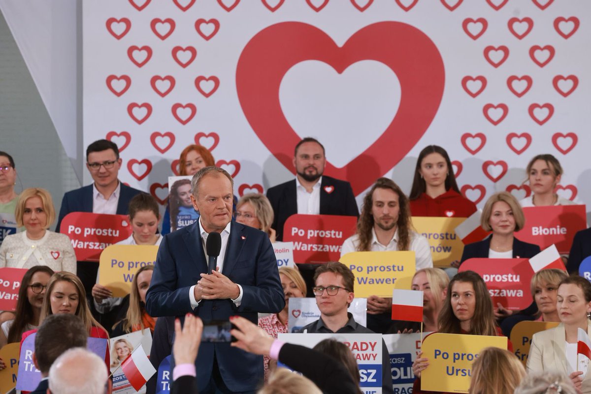 Premier @donaldtusk w #Warszawa: Chciałbym, żeby to dotarło do każdego serca w Polsce: 15 października pokonaliśmy zło w czystej, a raczej brudnej, postaci. Ale to nie wystarczy. Trzeba też to zwycięstwo przekształcić w niedzielę w dobro dnia codziennego. #zSercemNaWybory