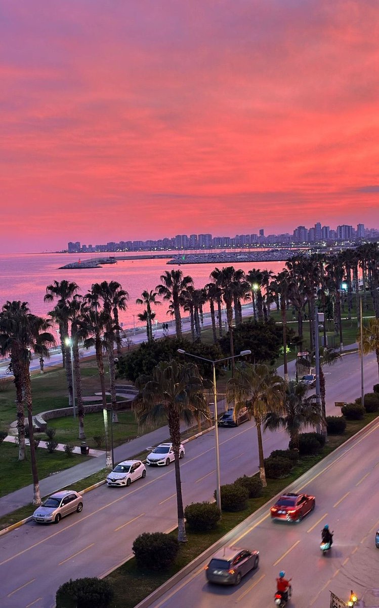En güzel gün batımlarının şehri ! 🌇 #Mersin Göçmen Sahili