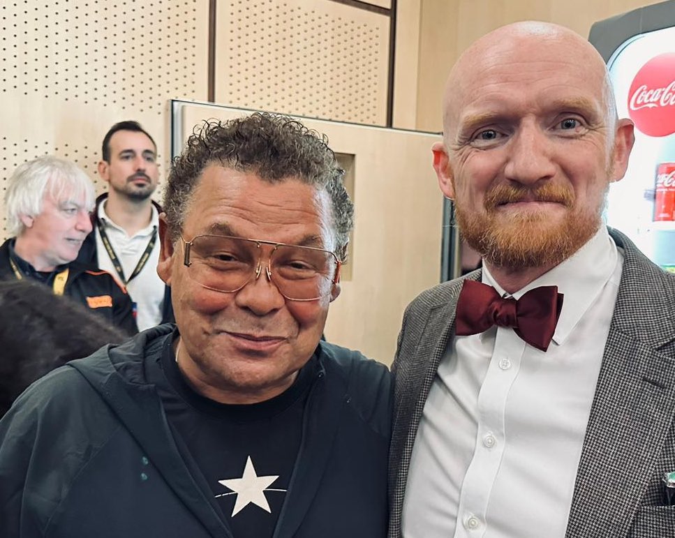 A lot of fellow #RedDwarf fans in 🇨🇿 #CraigCharles #DaveLister #ComicConPrague