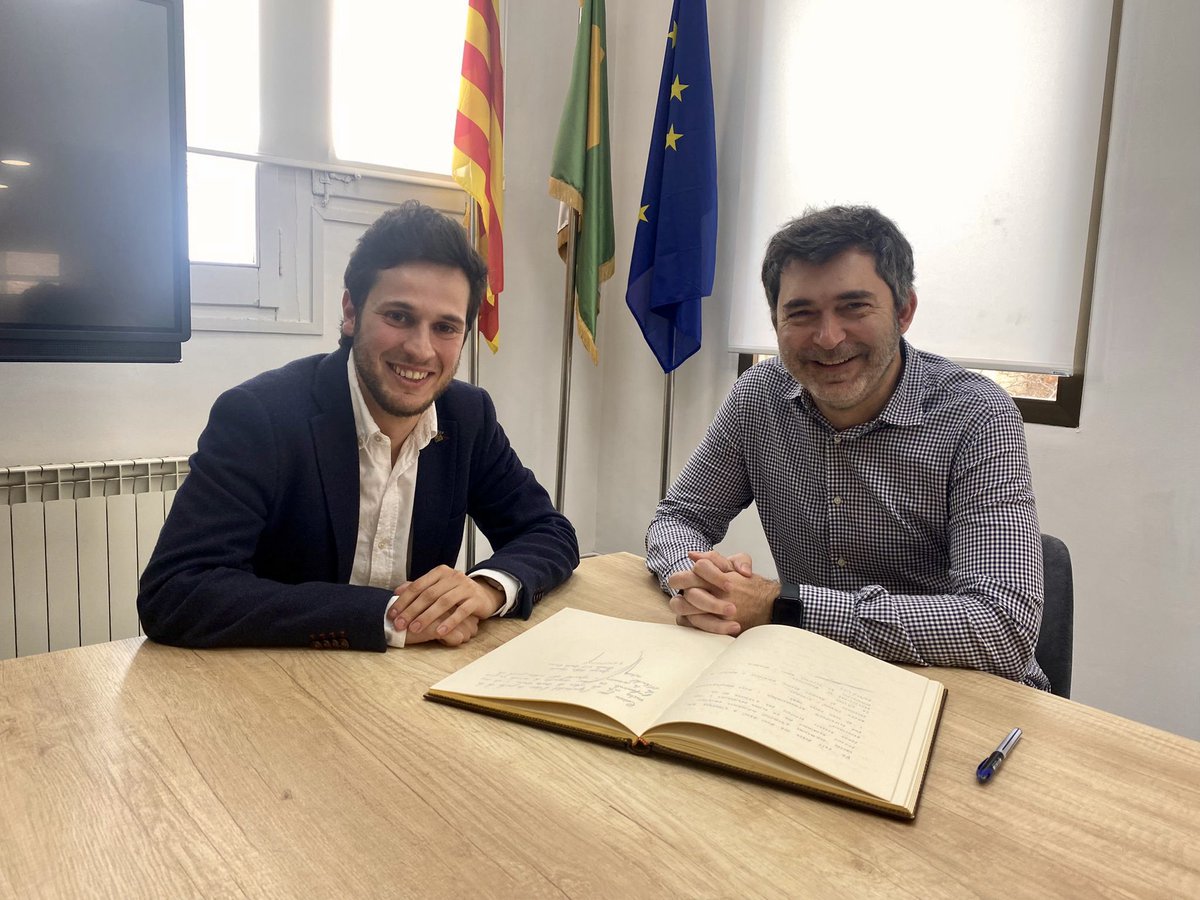 isalvatierra's tweet photo. Gràcies, alcalde i regidors i regidores de l’@AjAmetllaValles, per obrir-nos les portes de la casa de la vila i poder intercanviar reptes i vivències de dos governs i dos pobles amb força semblances. El servei públic és un aprenentatge constant. https://t.co/gD7zNbmn8p